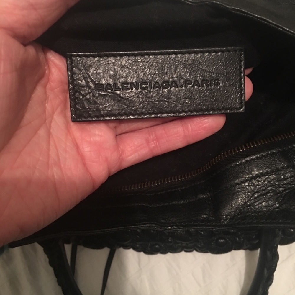 ⭐️ (1/2 price for 2+⭐️ items!) Authentic Balenciaga  Matelasse City Velo - Picture 8 of 8